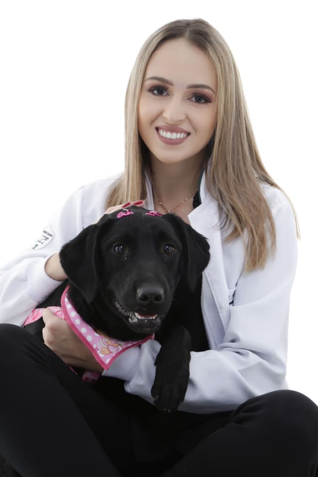 Dra. Nathalia Nichele - Médica Veterinária